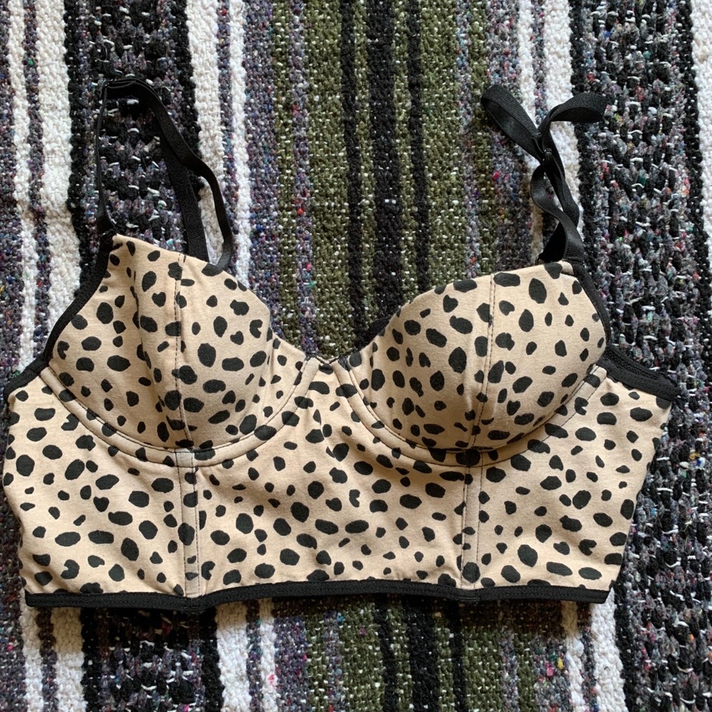 Women’s leopard lingerie